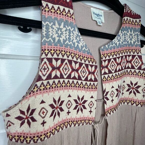 Hayden Embroidered Sleeveless Duster - Picture 7 of 11